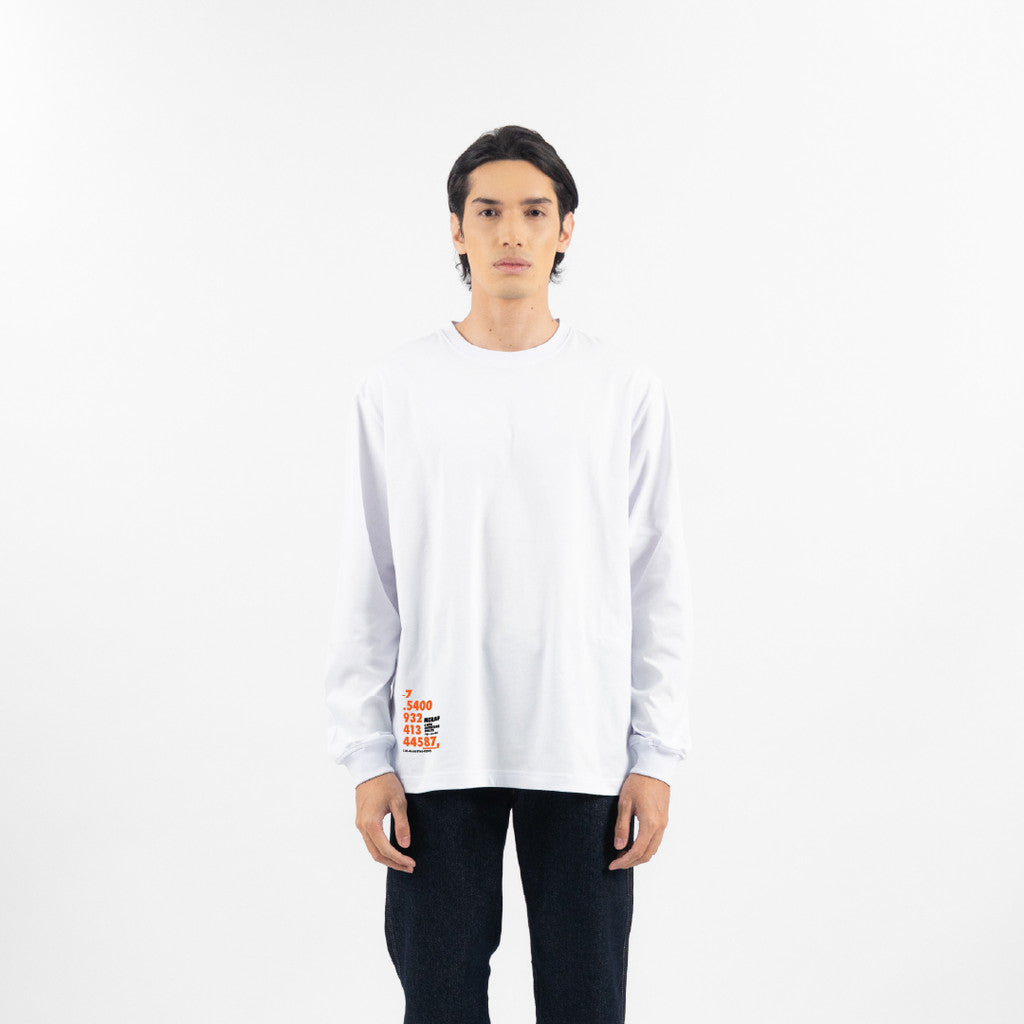 Erigo T-Shirt Long Sleeve Oversize Maeve White - Kaos Lengan Panjang Unisex